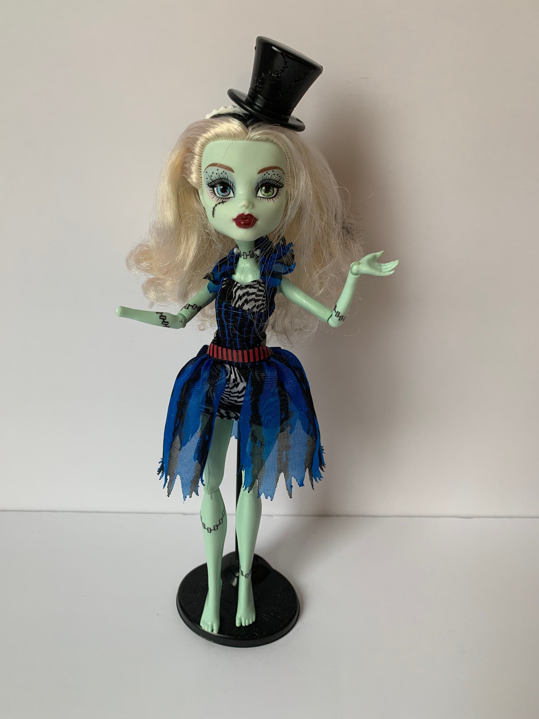 Boneca Frankie Stein Freak Du Chic Circo Mágico Monster High