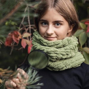 Handmade Moss Green Tube Scarf: Chunky Knit Unisex Snood