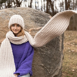 Handmade Chunky Knit Hat and Scarf Set: Creamy Vegan Yarn - Etsy display picture 2
