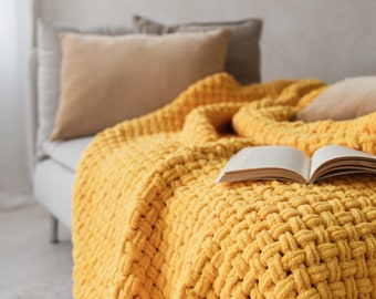 Couverture jaune en gros tricot, géante et confortable, cadeau d'anniversaire tendance, couverture lestée en tricot pour adultes, cadeau ultime de douceur