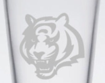 Cincinnati Bengals inspired hand etched pint glass, beer mug, football fan, NFL, Bengals, WHO DEY, pint glass, beer mug, xmas gift