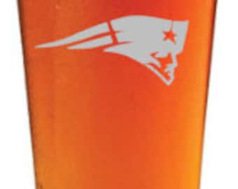 New England Patriots inspired etched glassware, pint glass, beer mug, NFL, football, fan, gift, xmas gift
