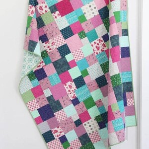 Cluck Cluck Sew Fat quarter Friday quilt pattern