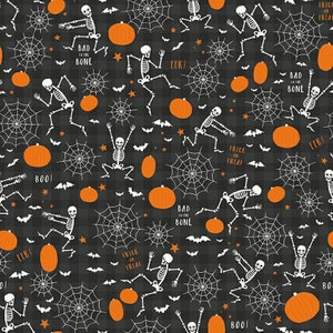 Bad to the Bone de My Mind&#39;s Eye Main Black brilla en la oscuridad para Riley Blake Designs