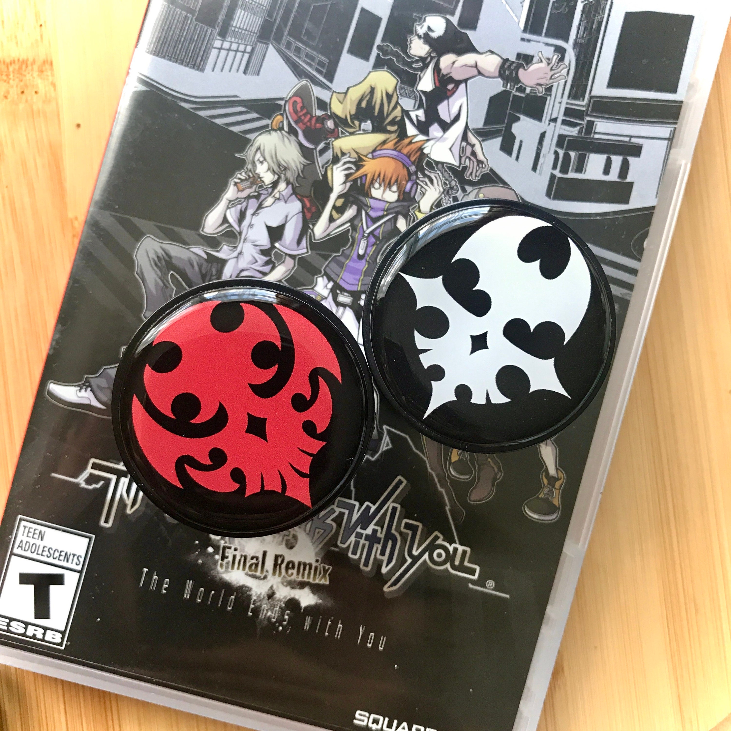 TWEWY Red Skull/Skull pin Epoxy phone stand