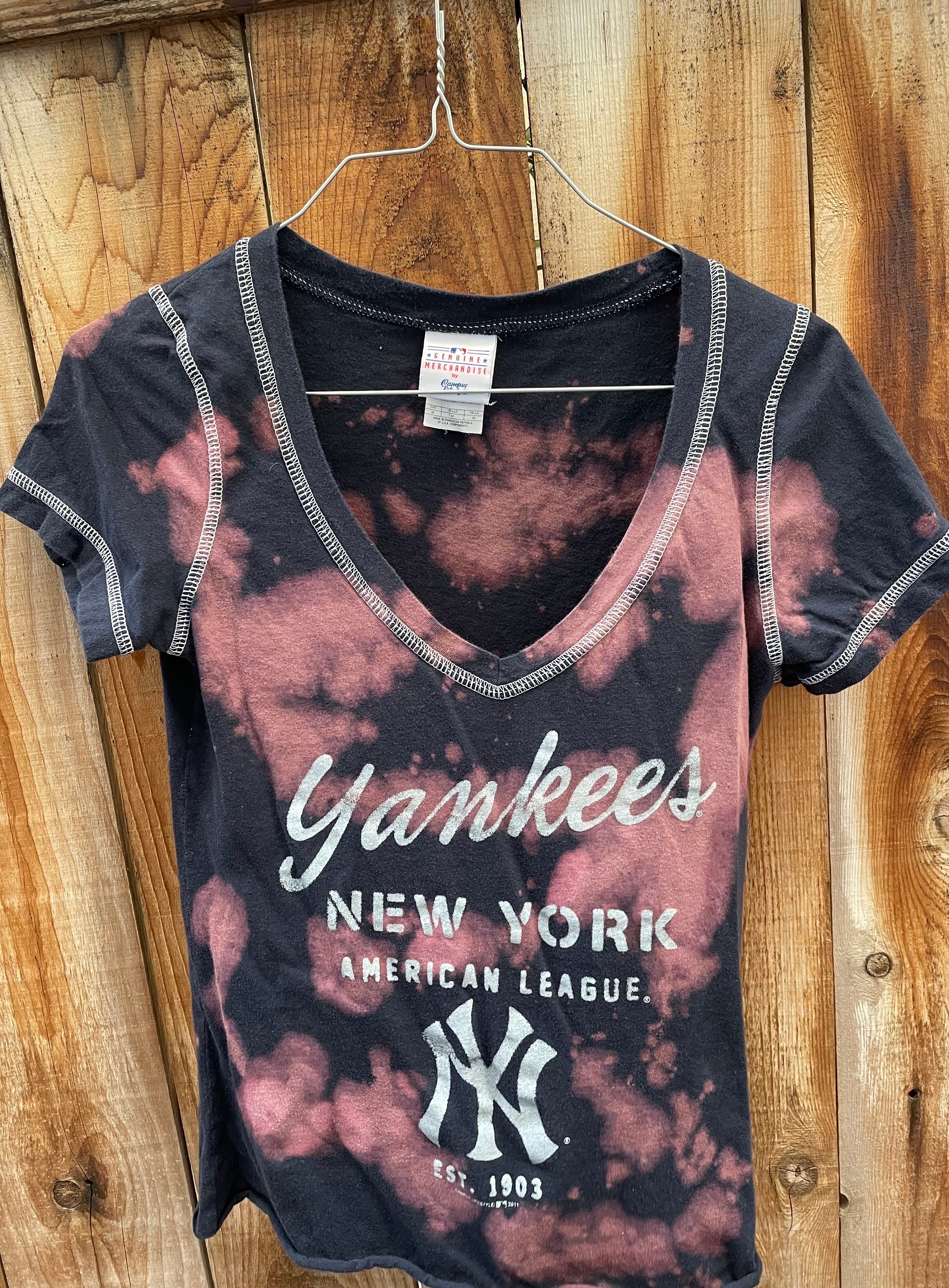 New York Yankees Baseball Distressed Cropped T-Shirt - Womens Medium