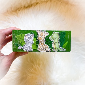 Handgemaakte Jungle Critter Memorydex-doos: geverfde Rolodex-kaarthouder