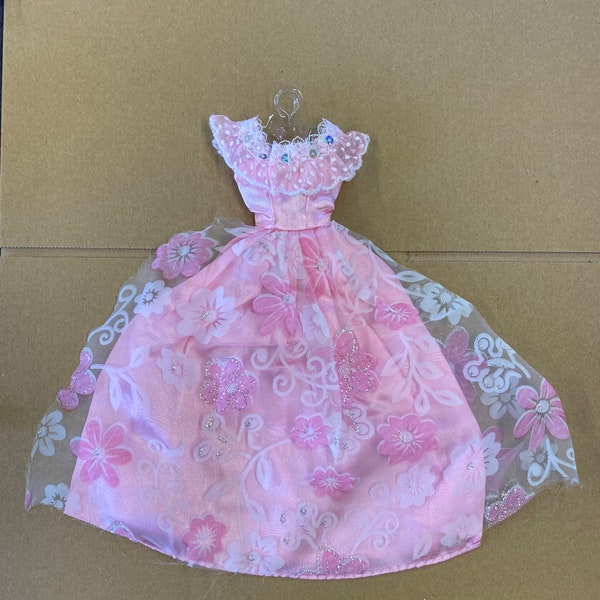 Dolls baby pink lacey flowers princess vintage style puffy sleeves ball gown suitable for a standard 11.5inch fashion doll