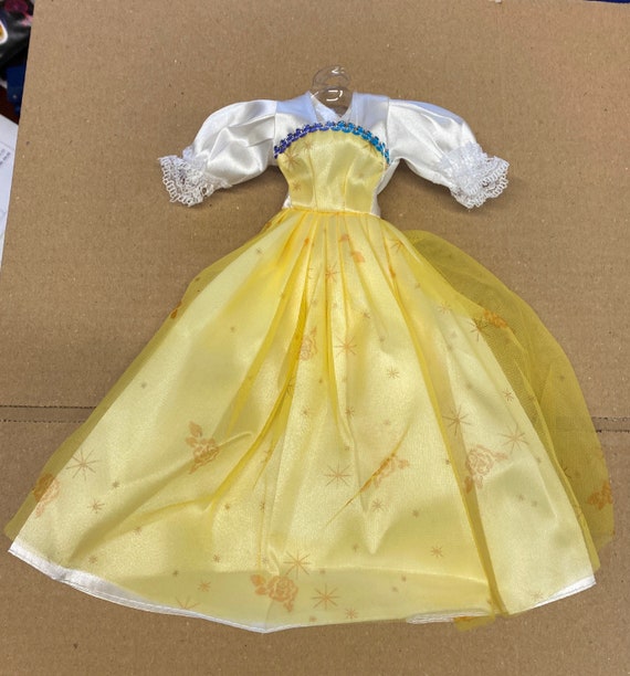 Dolls Yellow white princess vintage style puffy sleeves ball gown suitable  for a standard fashion doll