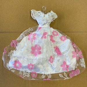 Dolls white pink lacey flowers princess vintage style puffy sleeves ball gown suitable for a standard 11.5inch fashion doll