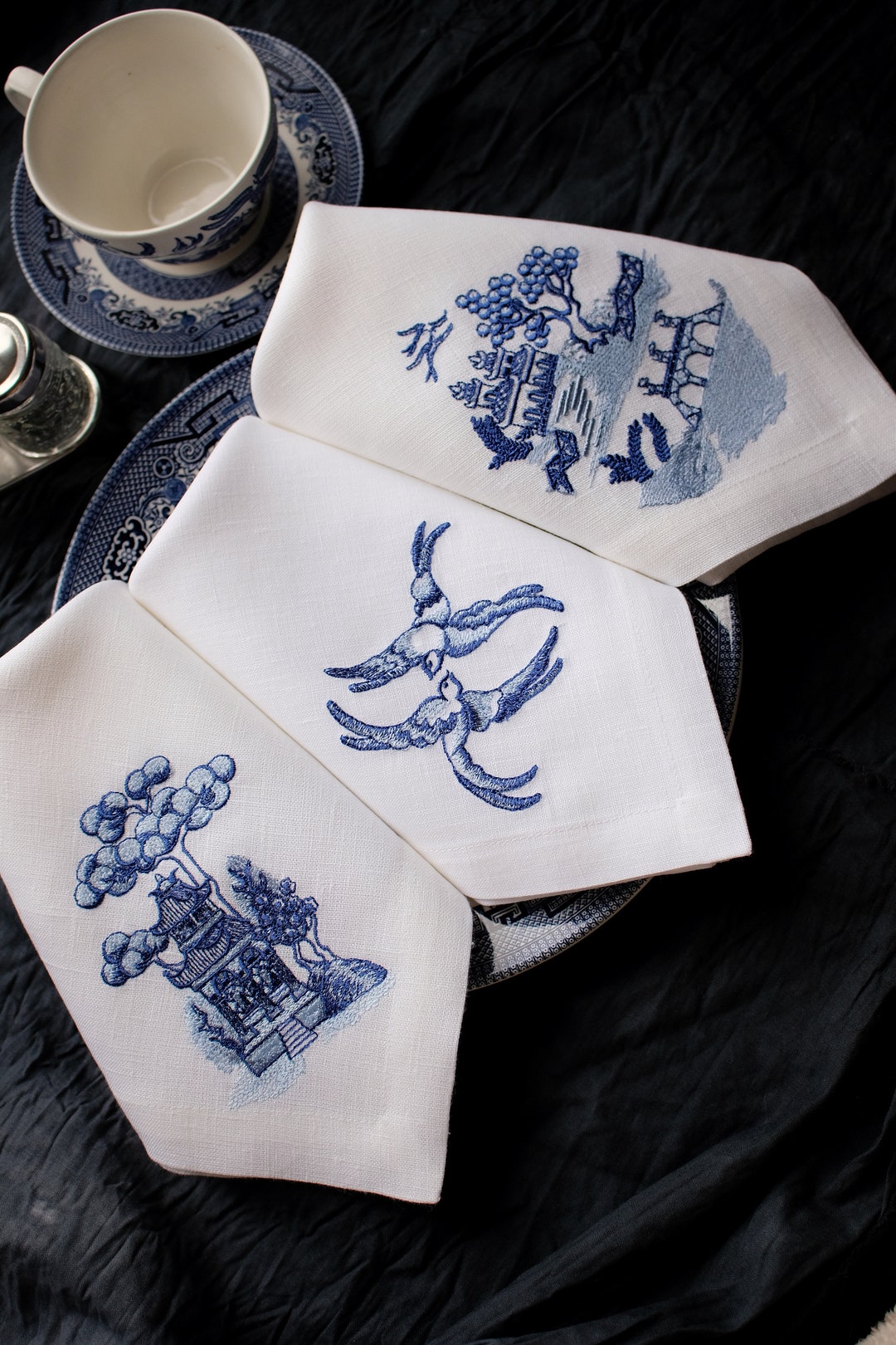 Blue Willow China Embroidered Napkins, Linen Napkins, Table Decoration