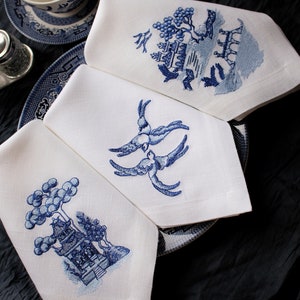 blue willow china Embroidered Napkins, linen napkins, table decoration, Cloth Dinner Napkins, CHINOISERIE BIRDHOUSE, Wedding napkins