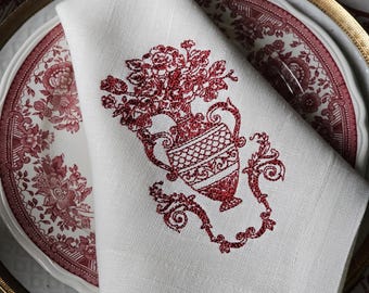 Rosbroderade linneservetter: Blommig bordsdekoration