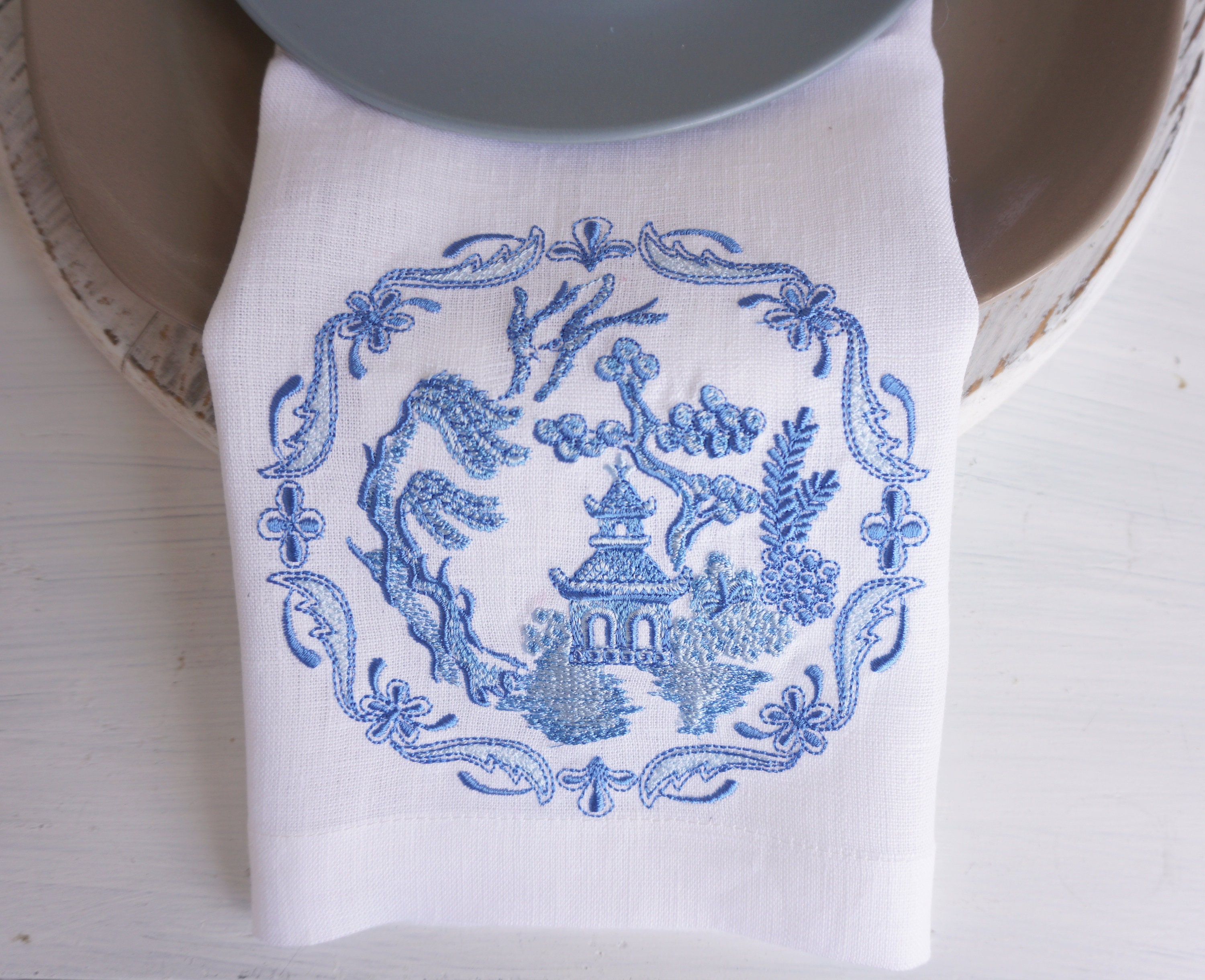 Blue Willow China Embroidered Napkins Linen Napkins Table Etsy