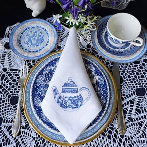 Blue Willow Embroidered Linen Napkins: Chinoiserie Table Decor