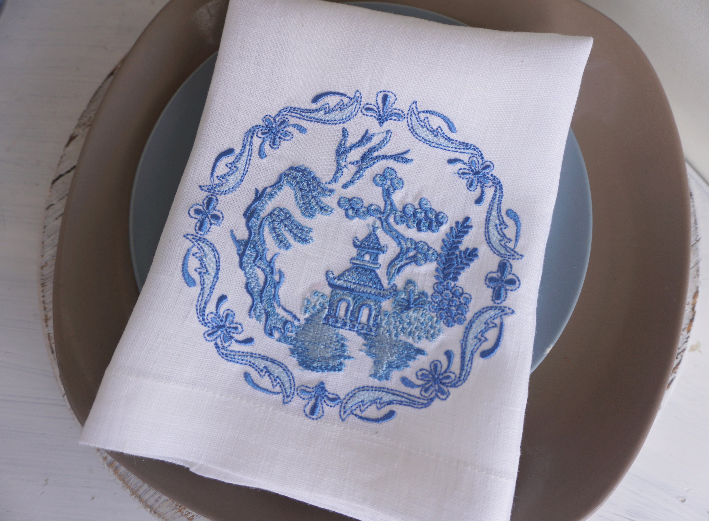 Blue Willow China Embroidered Napkins Linen Napkins Table Etsy