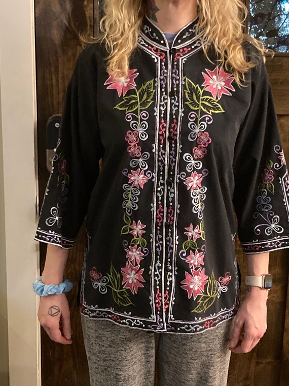 Vintage Embroidered Women’s Blouse size M
