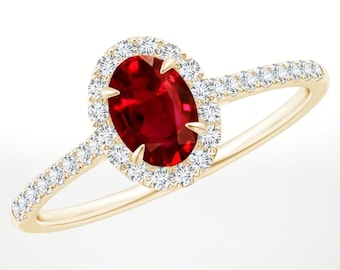 Anillo de compromiso vintage con halo de rubí: oro amarillo y plata de ley