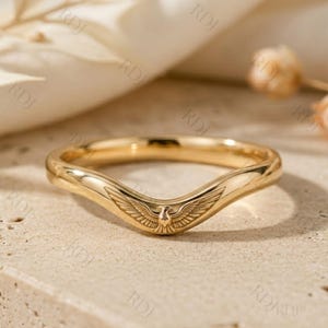 Eagle Chevron Wedding Band, 14K Solid Gold Eagle Ring, Nature Inspired V Band, Patriotic Wedding Ring, Stackable Ring Gift for Her