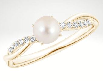 Elegant Freshwater Pearl Ring, 14K Gold Split Shank, Dainty Moissanite Ring, Classic Pearl Jewelry, Gift for Her, Timeless Gold Ring