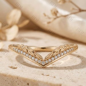 Alliance en or massif Moissanite Chevron 14 carats, bague feuille inspirée de la nature, alliance empilable en forme de V, cadeau pour elle