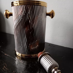 Fabelhafte Mitte des Jahrhunderts moderne Rockabilly Hollywood Regency Italienisch überzogene Messingweinkühler- und Flaschenstopper, Glam Bar Cart Beauty, geriffeltes Muster