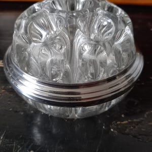 Fantastisk vintage mitten av århundradet fransk VMC Reims glasblommagroda med pläterad kromvit metallkant 19 individuella hål tung tjock kvalitet