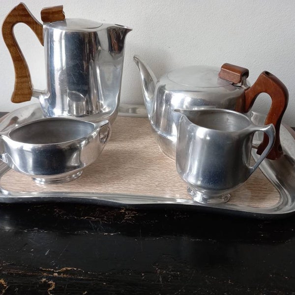 Ensemble thé-café Mid Century Picquot Ware, complet avec plateau original, aluminium, bois, années 1950, Royaume-Uni, ensemble de service vintage 5 pièces