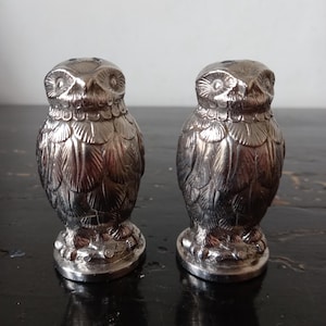 Rare Mid Century Silver Plated Metal Owl Figurine Salt&Pepper Shakers in the style of Perdrix Mauro Manetti Italy 1960s-70s