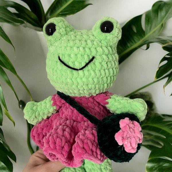 Felicity Frog Crochet Pattern, frog crochet pattern, low sew frog, low sew crochet pattern