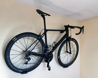 Soporte de pared para bicicleta de carretera/Estante montado en la pared para bicicleta de carretera/se adapta a ruedas y cuadros de carbono/súper compacto/almacenamiento de bicicletas