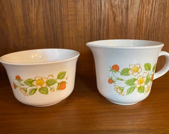 Corelle Strawberry Sundae/ Meadow/ Wildflower 8 1/2 Inch Serving Bowl Corelle Strawberry Sundae/ Meadow/ Wildflower 8 1/2 Inch Serving Bowl