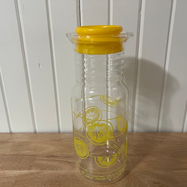 Pyrex, Yellow Glass Juice Jug, 1L with rubber lid