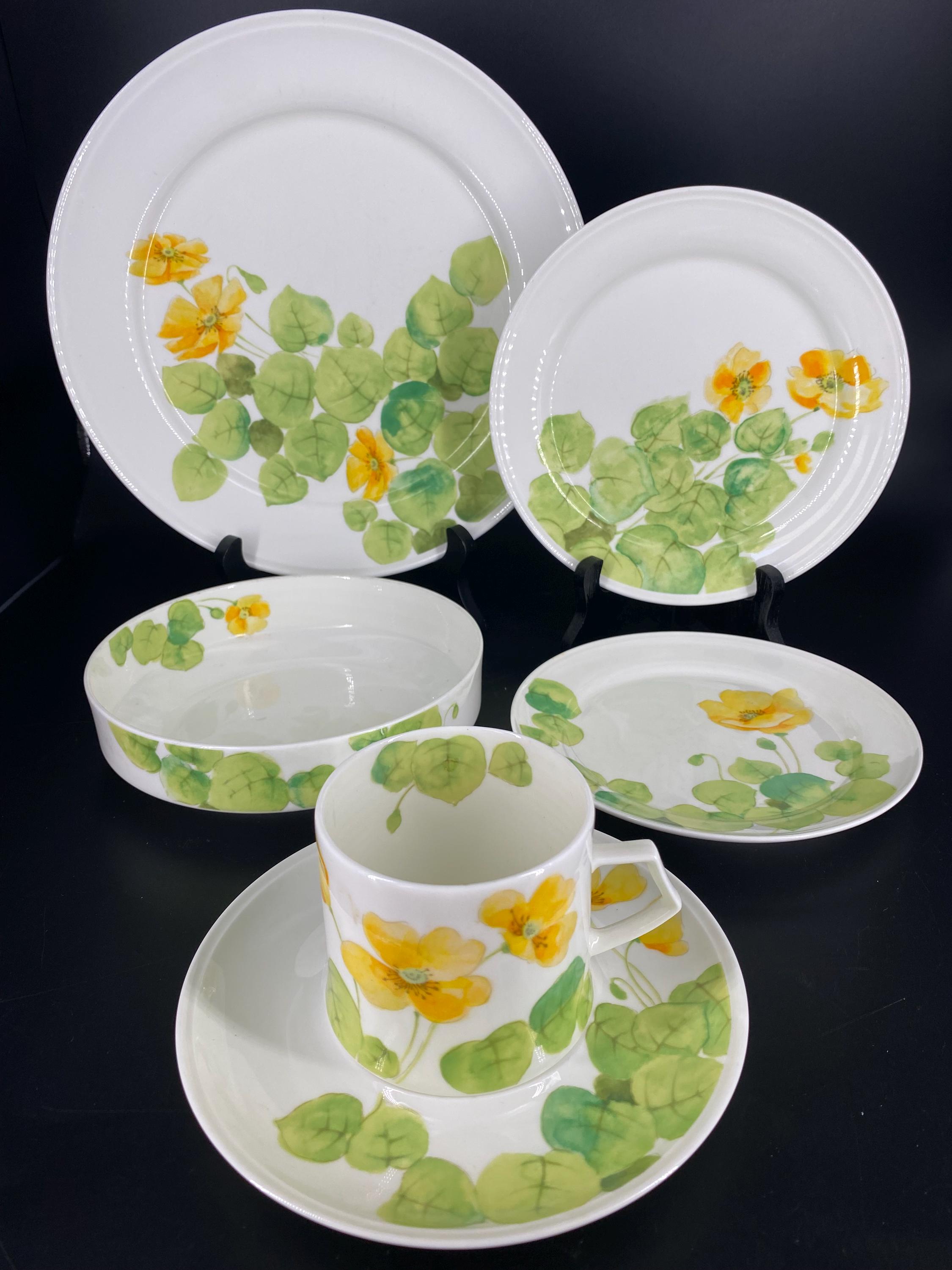 Mikasa, Water Lilies Yellow, 5 Piece Setting - Etsy