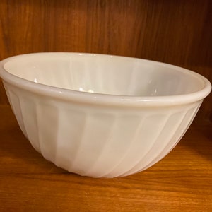 Fire King, swirl, Ivory Glass, Mixing Bowl