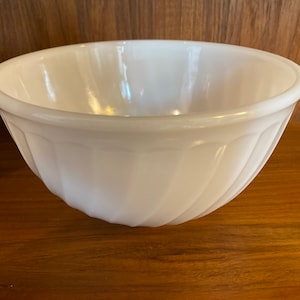 Fire King, swirl, Milk Glass, Mixing Bowl