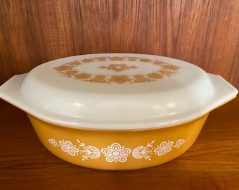 Pyrex Butterfly Gold oval casserole dish with lid 045 2.5 Quarts