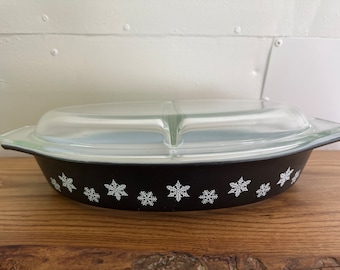 Pyrex, Black Snowflake, divided dish with lid, 1 1/2 QT