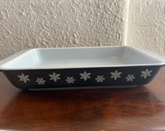 Pyrex, 548 B, Black Snowflake, 1 1/4 QT Casserole Baking Dish. (No lid), space saver