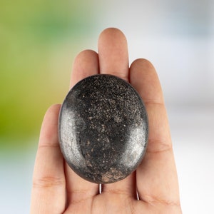 Hematite Palm Stone Crystal - Natural Healing Stone for Anxiety Relief & Meditation - Polished Hematite Worry Stone - Spiritual Gift