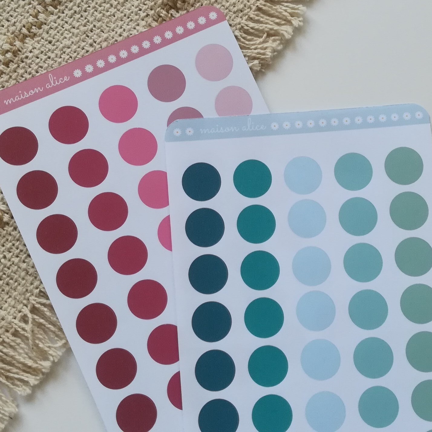 Colorful round stickers for bullet journal | bujo & planner organizer board – green, blue, yellow, pink