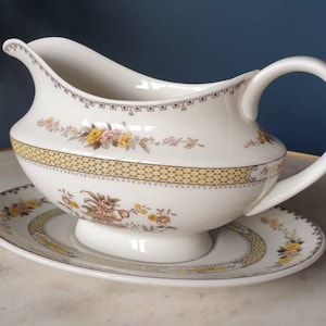 70&#39;s ROYAL DOULTON &#39;Hamilton&#39; Gravy Boat and Drip Plate/ Vintage Fine China Sauce Jug/ English Mid-century Ceramics