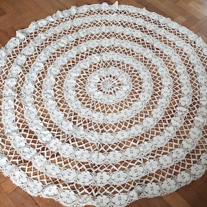 30&#39;s French Lace Tablecloth/ Vintage Lace Crochet Round Table Cover/ Handmade Woven Table Linens