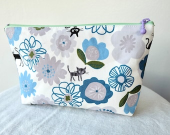 Cosmetic  Pouch / Cat Design / Japanese Fabric & Zipper / For Cat Lover / Gift For Friend