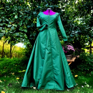 14th century formal dress 14th Century Gown