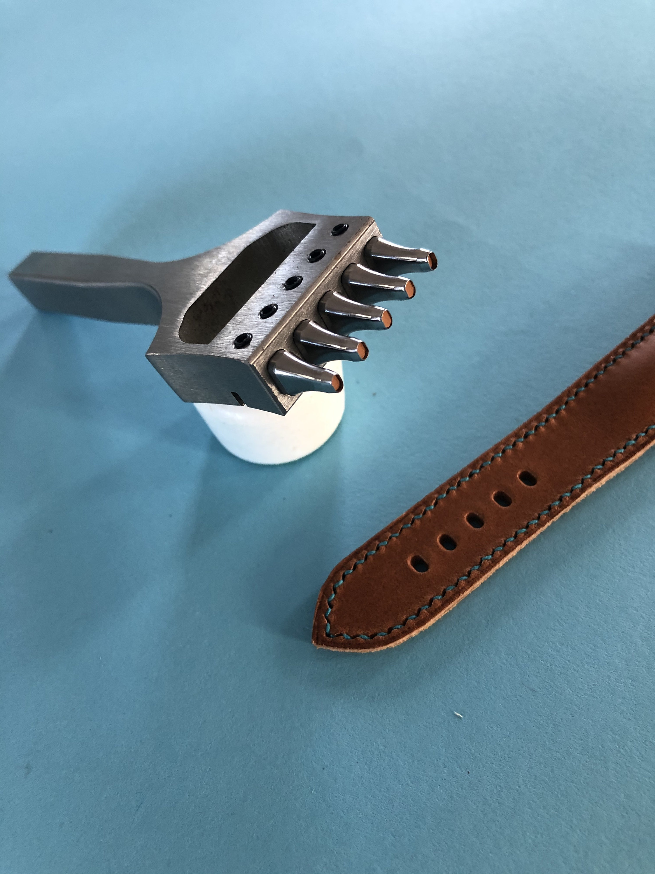 Leathercraft Hole Punch Tool Black Brogue Punch leather Shoes/belt/watch  Strap Holes Punching Tool 