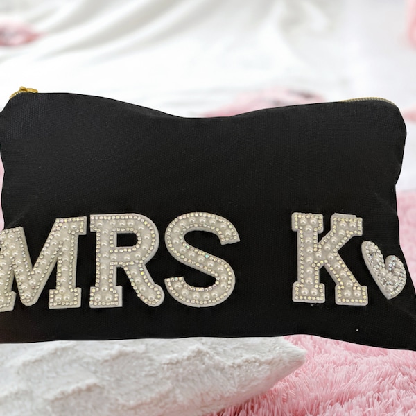 Bride Future Mrs Makeup organizer, Pearls Bride cosmetic bag, Wifey Customized Pouch, Custom Pearls makeup bag, Cosmetic bag for Bridesmaids
