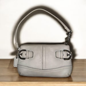 Bolso de mano Coach Soho Legacy de cuero blanco, estilo niquelado, de media bolsa, estilo vintage Y2K, de mano de cuero Coach antiguo, cartera blanca, bolso de mano Coach blanco