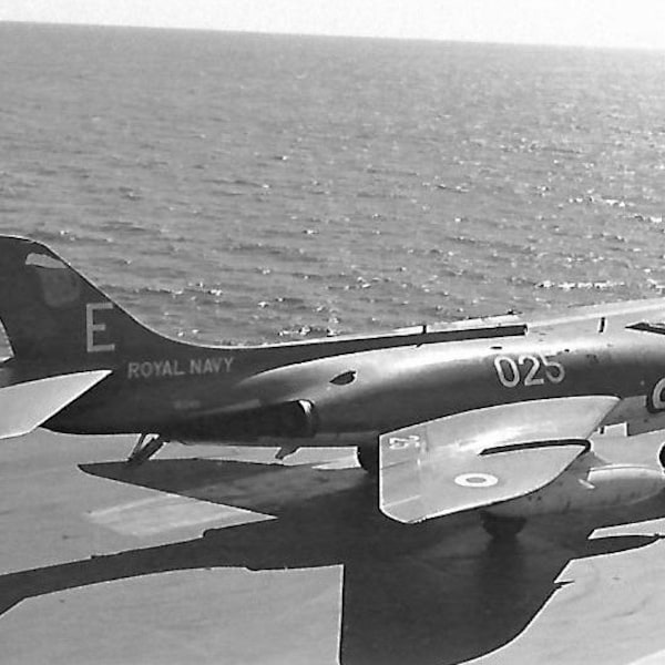 HMS Ark Royal RO9 - Scimitar antes de la maniobra de vuelo en 1965 #017