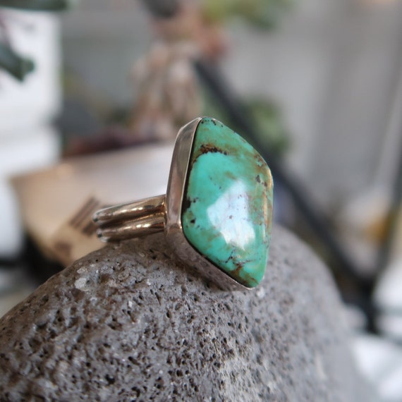 Turquoise and Sterling Silver Native American Ring - image 4